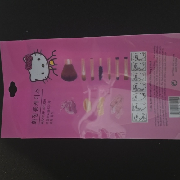 Hello Kitty Makeup Brush Set - Picture 2 of 2